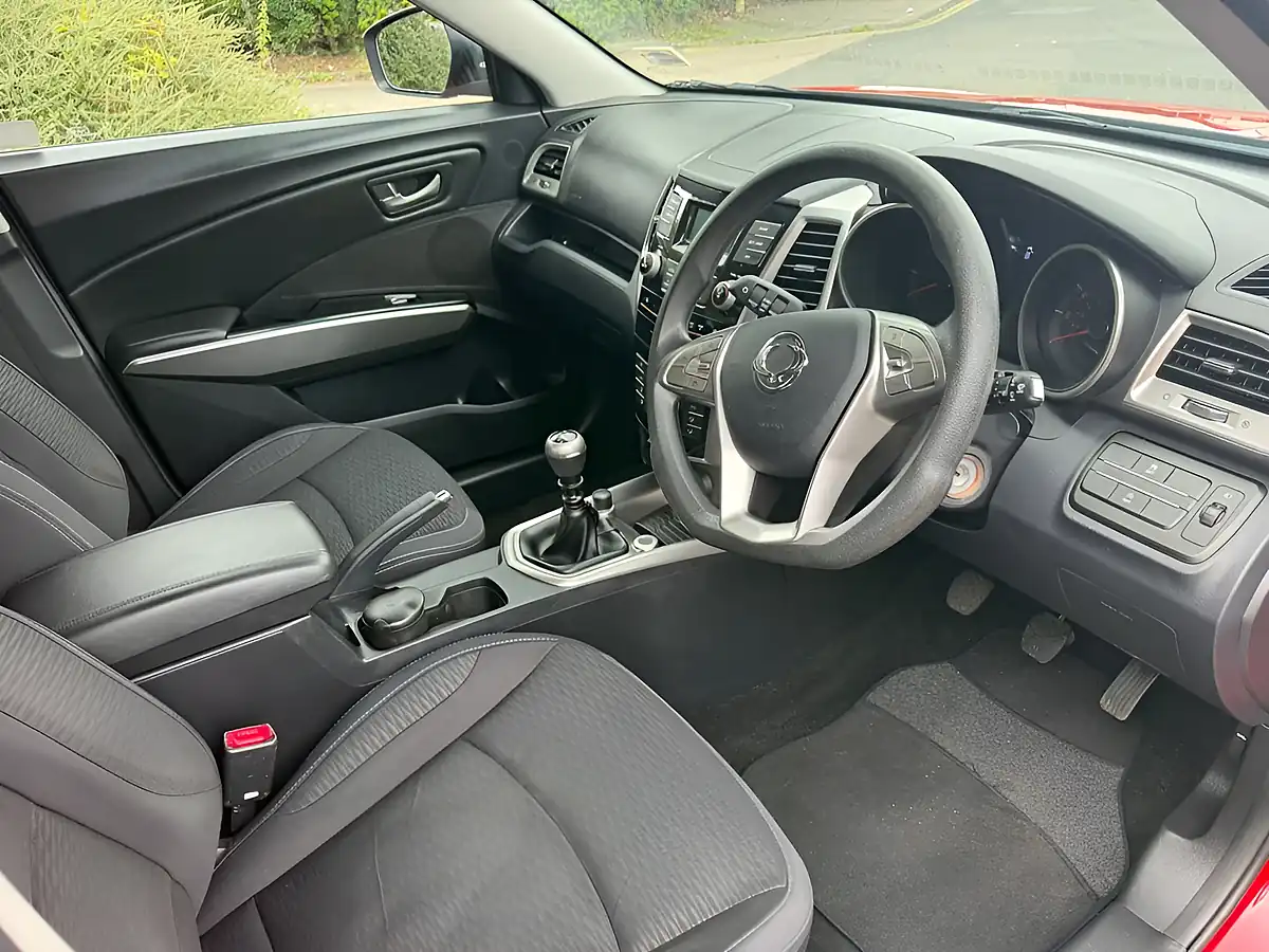 Used 2016 Ssangyong Tivoli Se Red - Interior and Exterior details 17