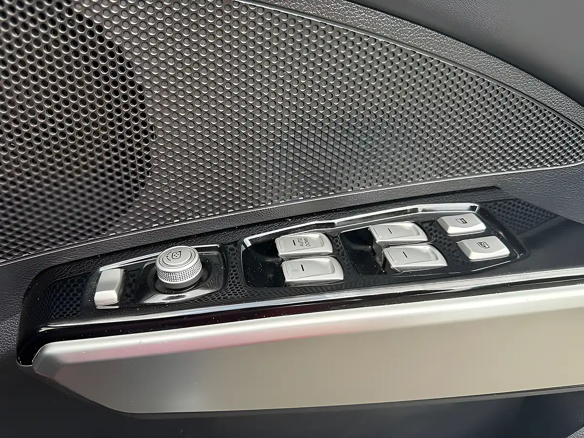 Used 2016 Ssangyong Tivoli Se Red - Interior and Exterior details 20