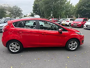 Used 2016 Ssangyong Tivoli Se Red - Interior and Exterior details 3