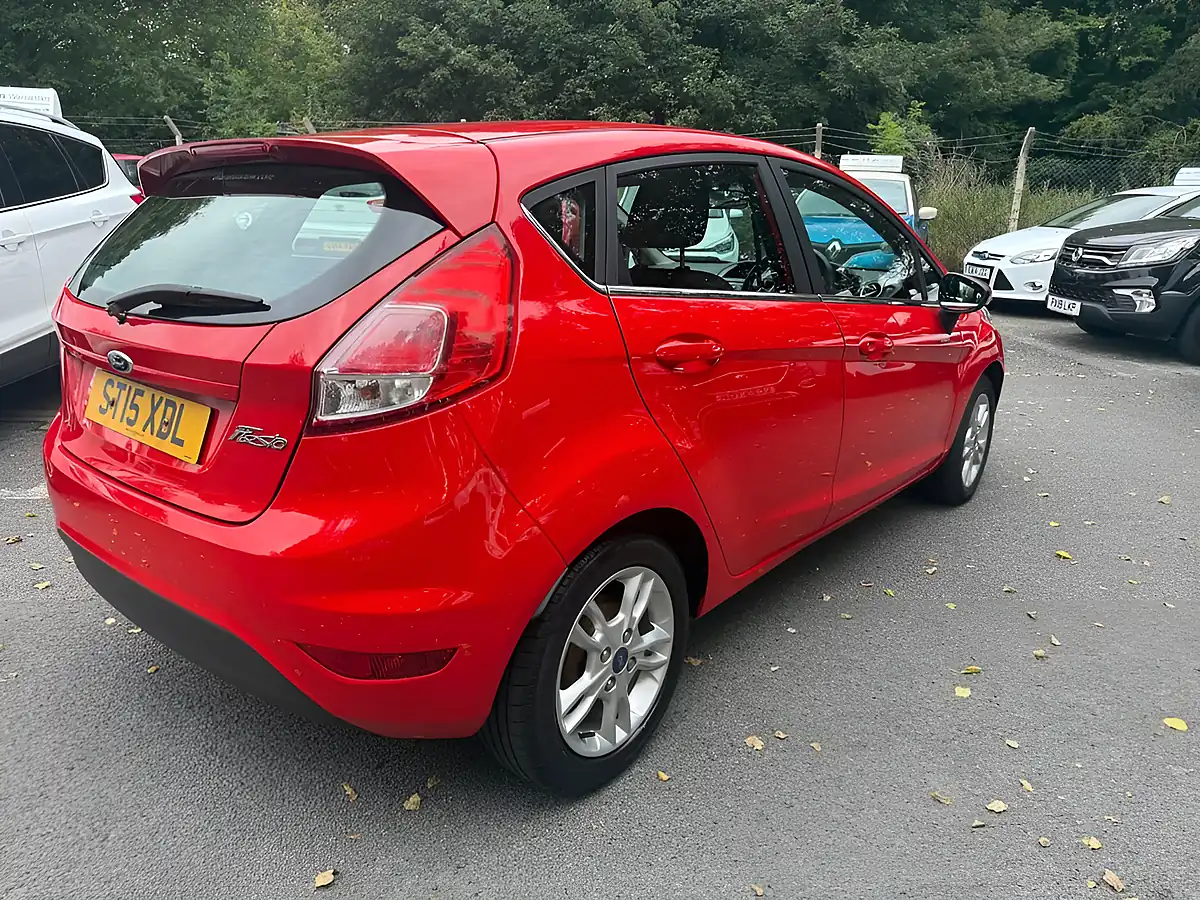 Used 2016 Ssangyong Tivoli Se Red - Interior and Exterior details 4