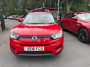 Used 2016 Ssangyong Tivoli Se Red - Interior and Exterior details 5