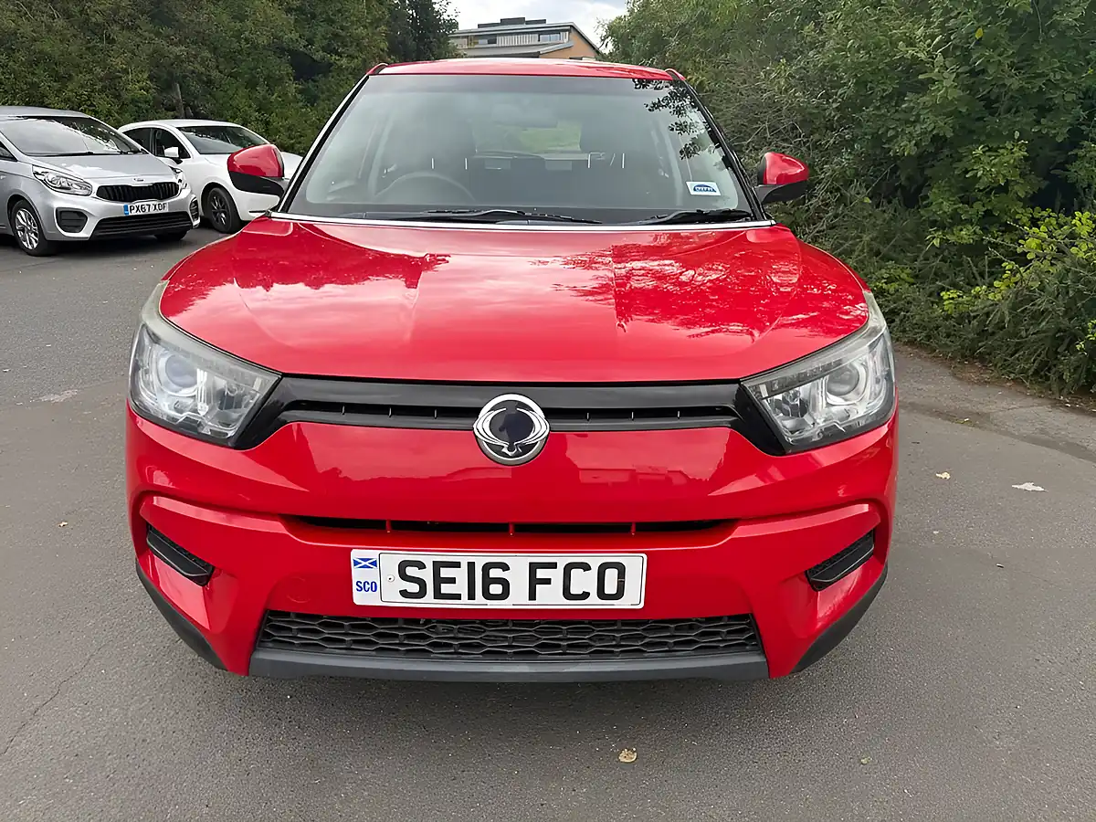 Used 2016 Ssangyong Tivoli Se Red - Interior and Exterior details 6