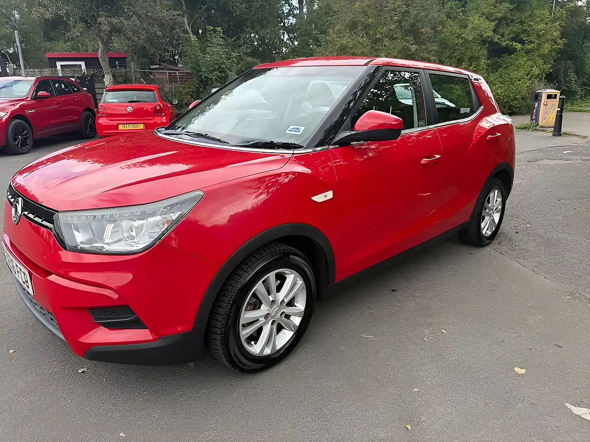 Used 2016 Ssangyong Tivoli Se Red - Interior and Exterior details 7
