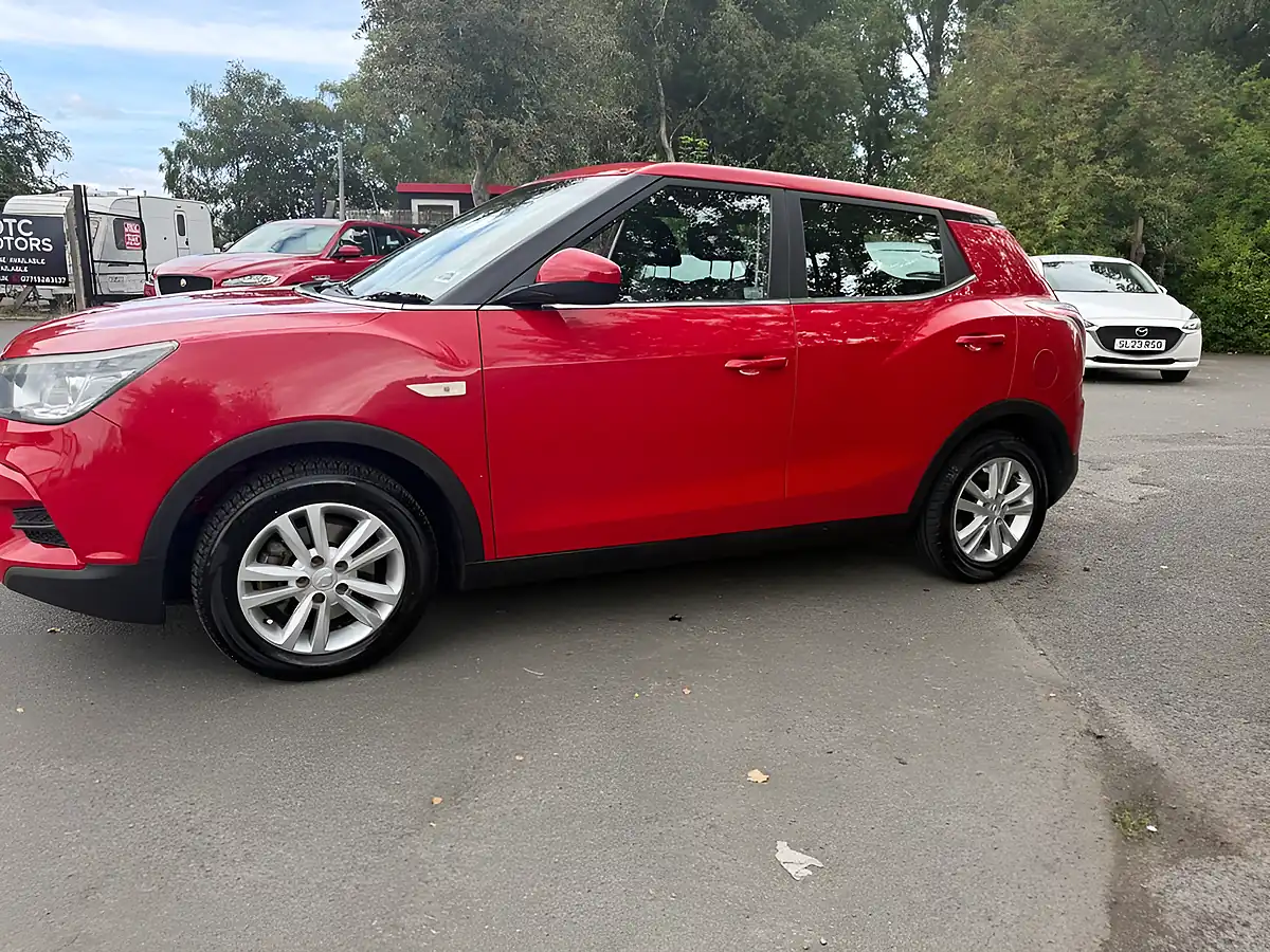 Used 2016 Ssangyong Tivoli Se Red - Interior and Exterior details 9