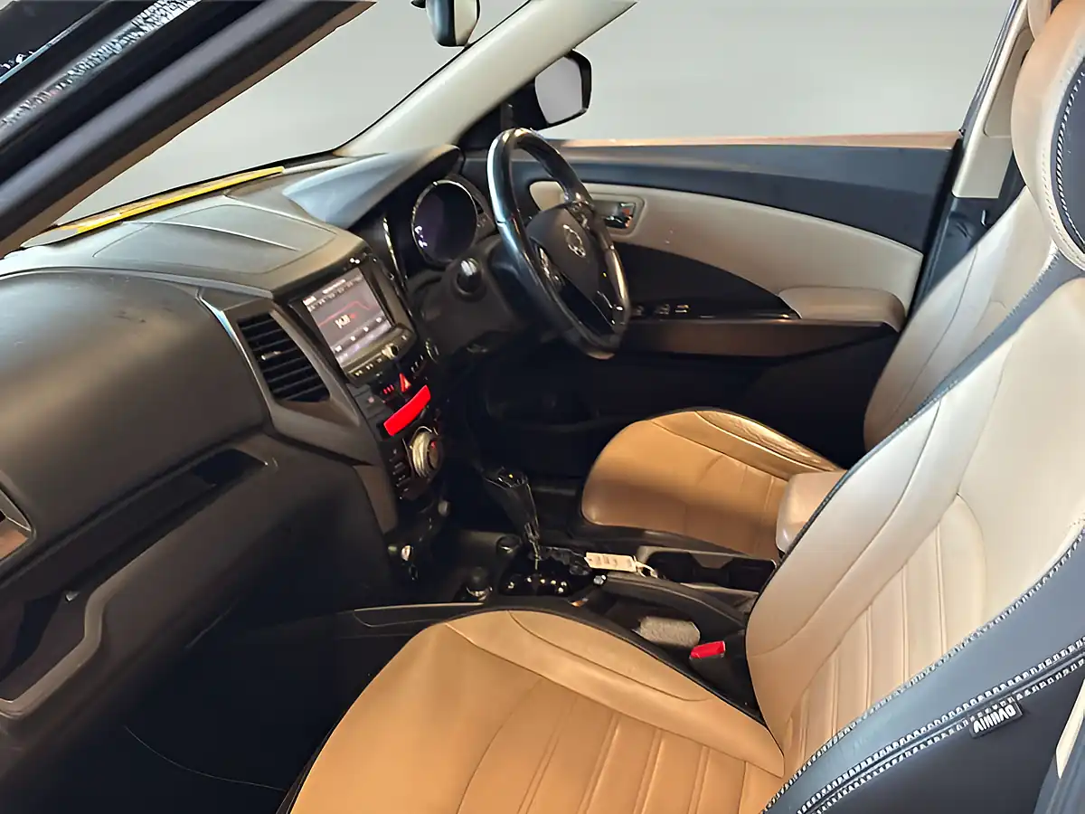 Used 2016 Ssangyong Tivoli Xlv Elx Black - Interior and Exterior details 10