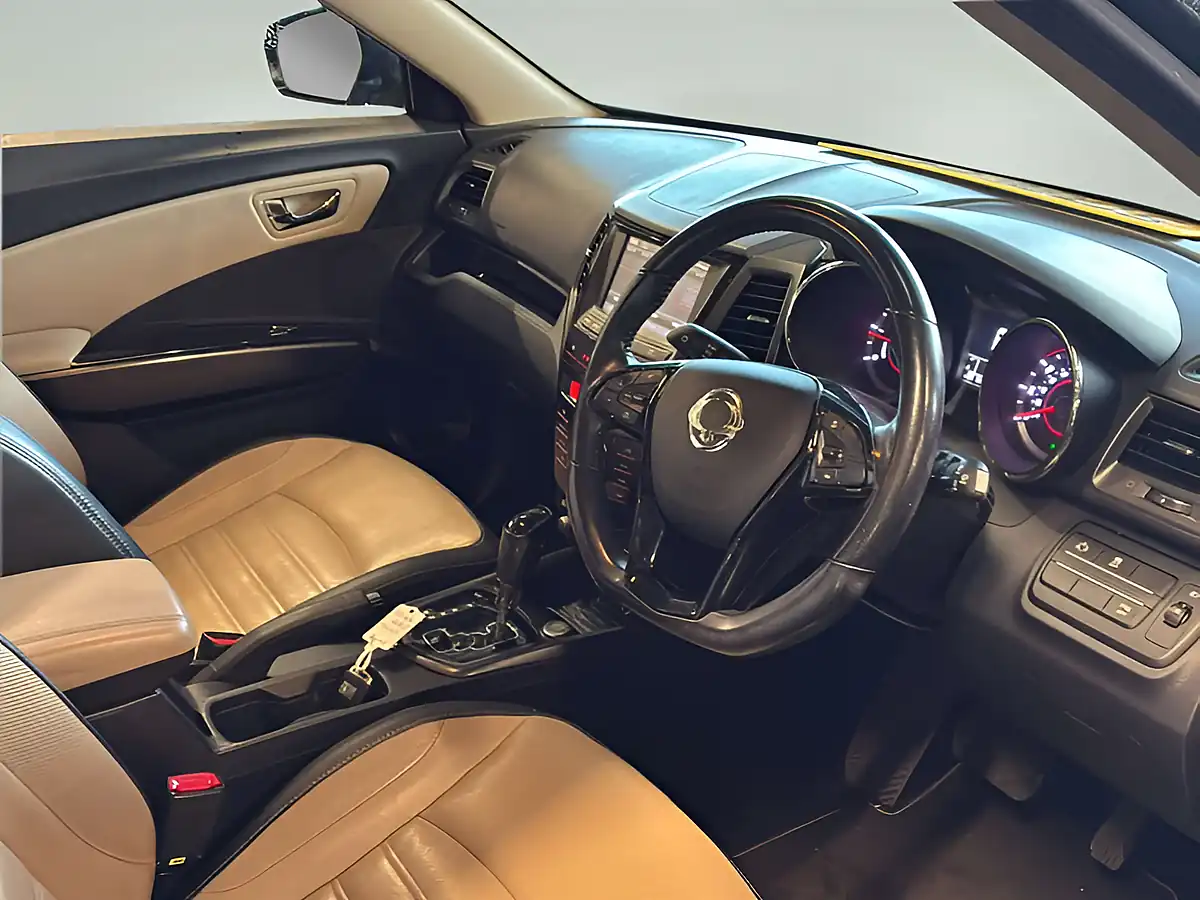 Used 2016 Ssangyong Tivoli Xlv Elx Black - Interior and Exterior details 6