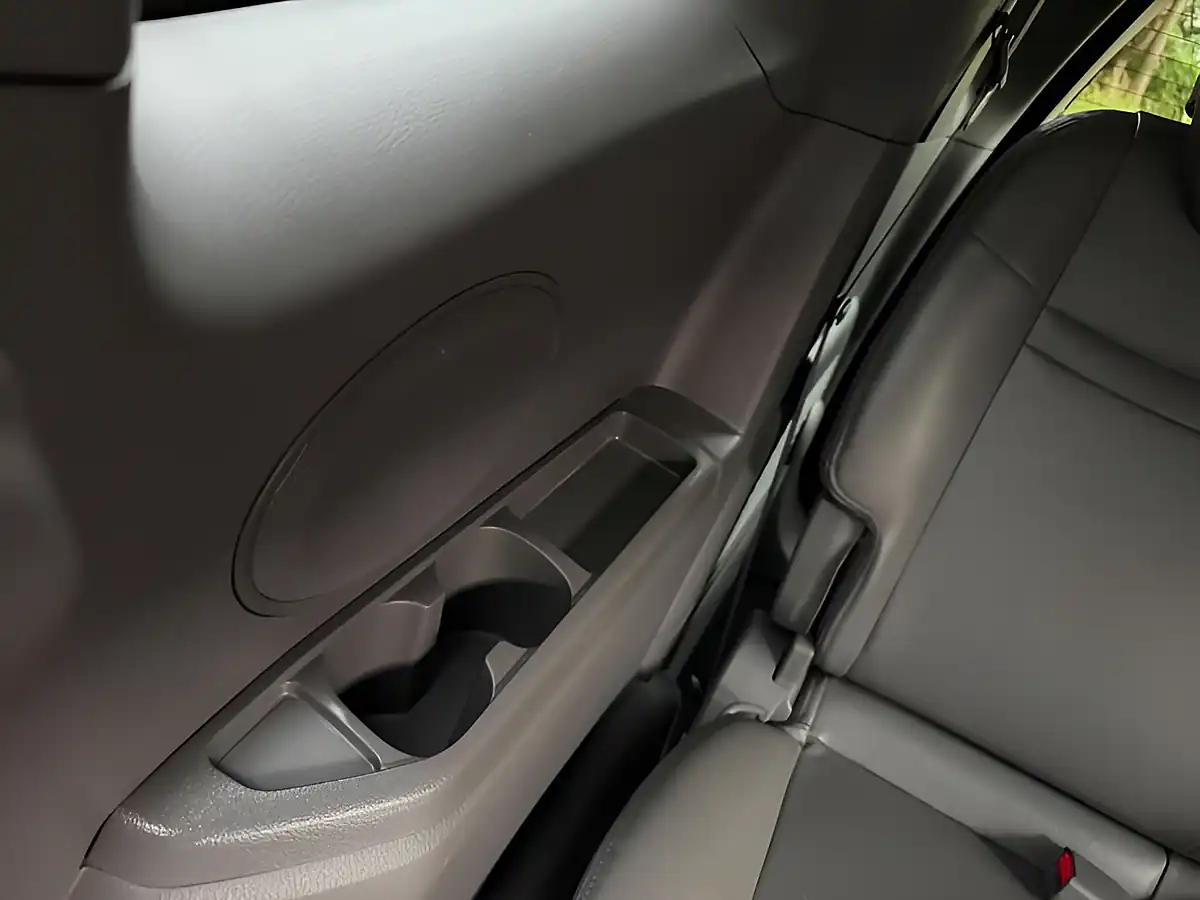 Used 2016 Ssangyong Turismo Elx Silver - Interior and Exterior details 15