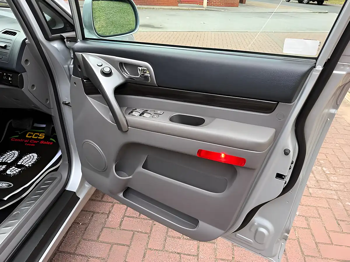 Used 2016 Ssangyong Turismo Elx Silver - Interior and Exterior details 16