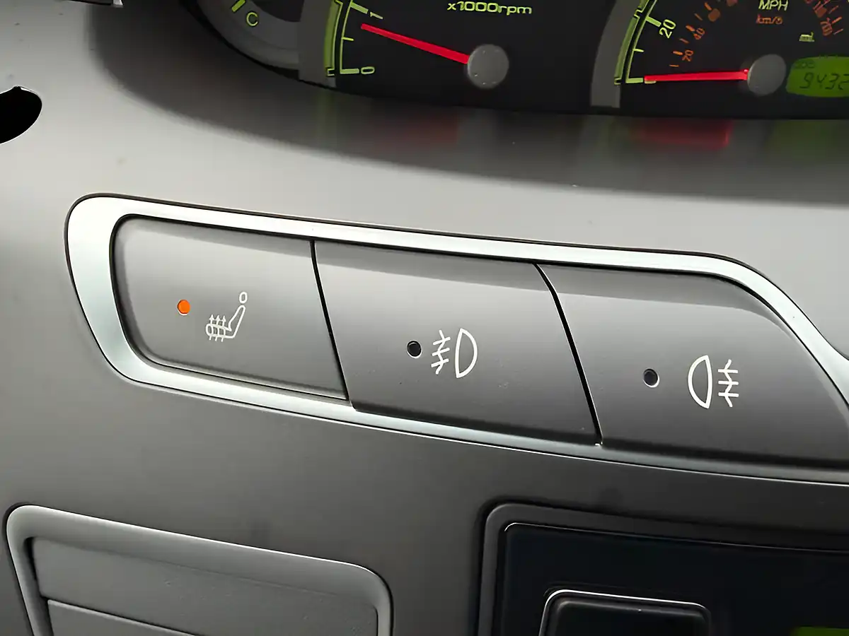Used 2016 Ssangyong Turismo Elx Silver - Interior and Exterior details 18