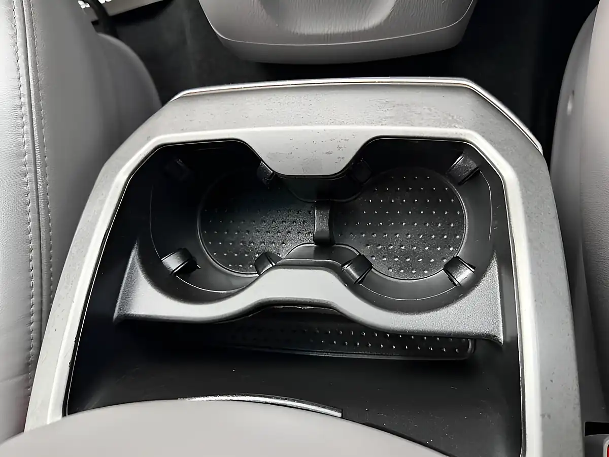 Used 2016 Ssangyong Turismo Elx Silver - Interior and Exterior details 19
