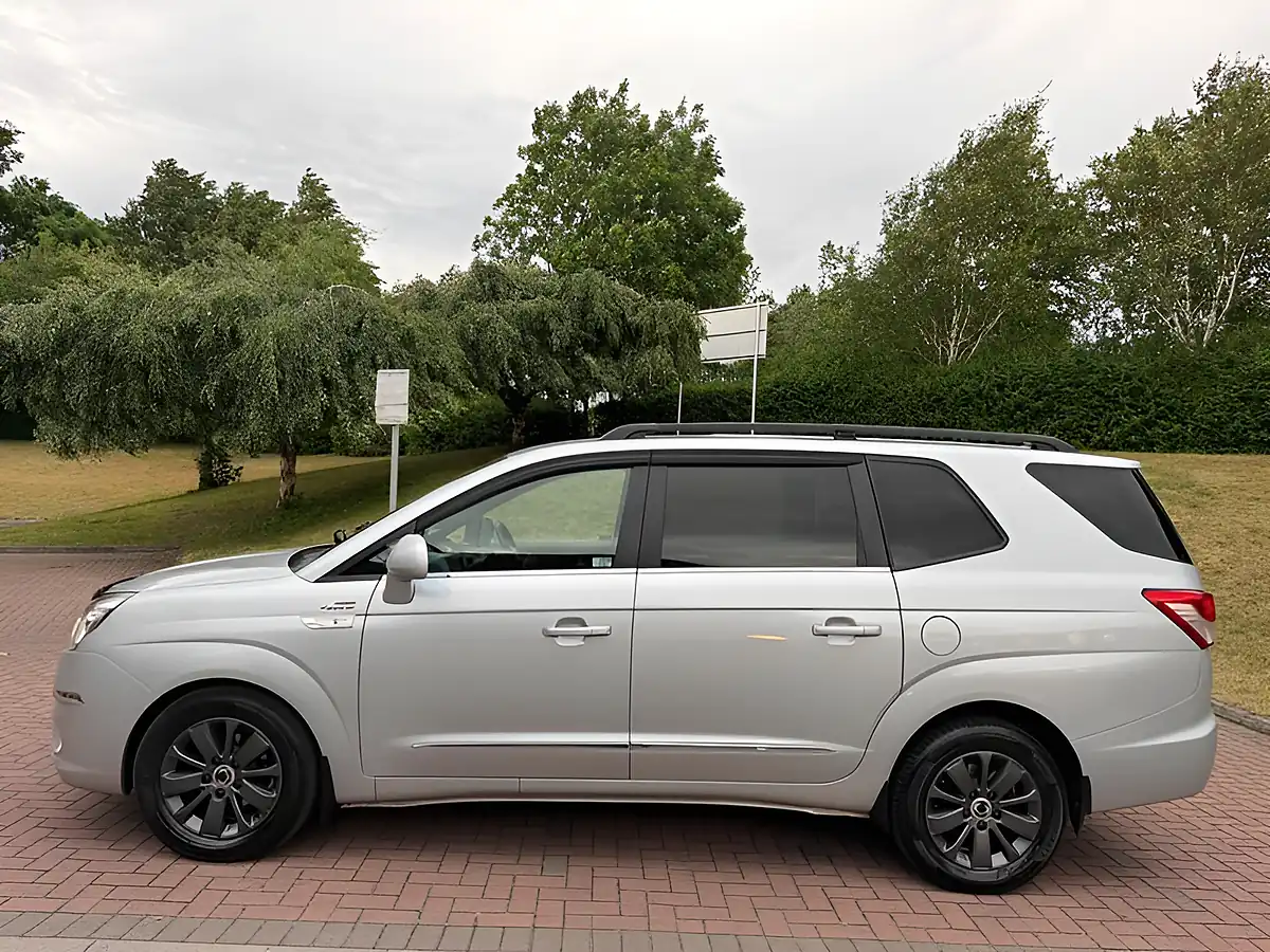 Used 2016 Ssangyong Turismo Elx Silver - Interior and Exterior details 4