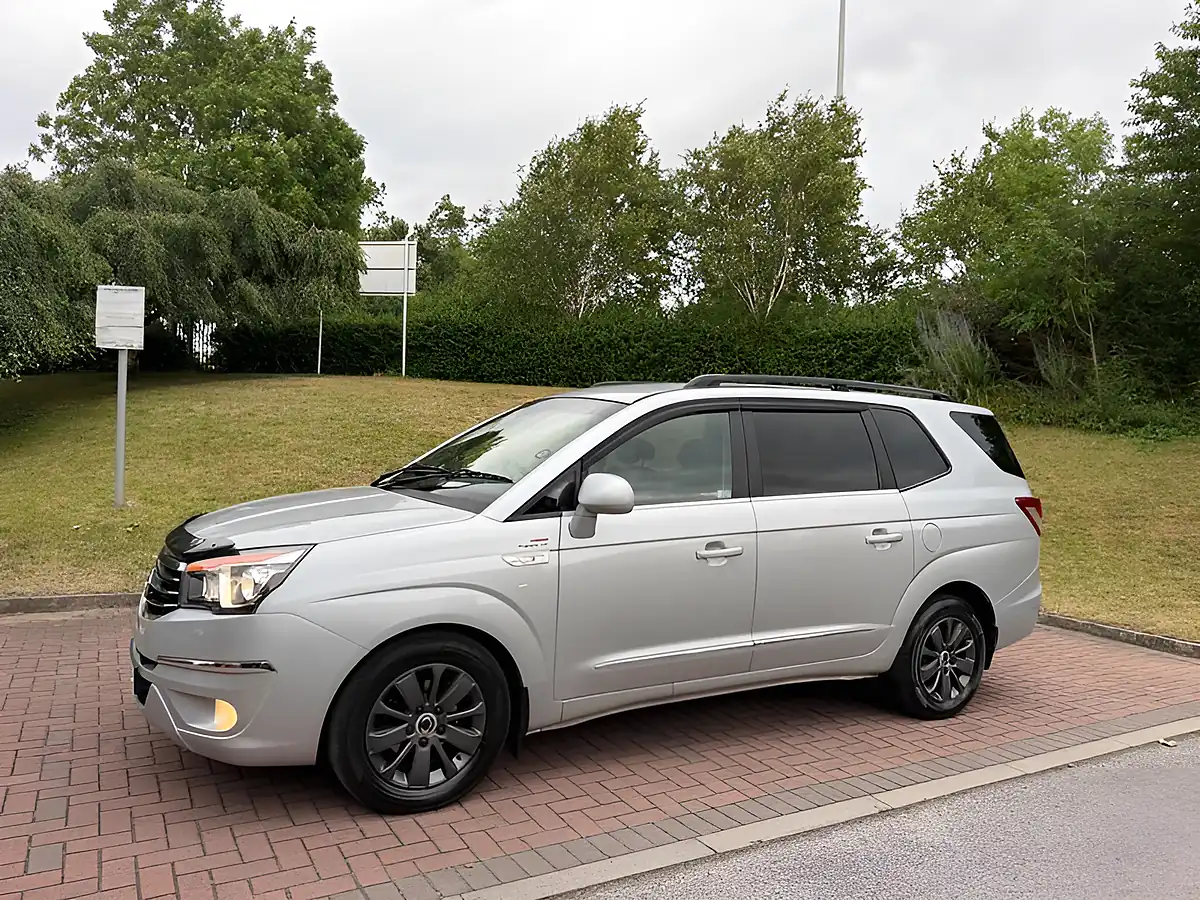 Used 2016 Ssangyong Turismo Elx Silver - Interior and Exterior details 6