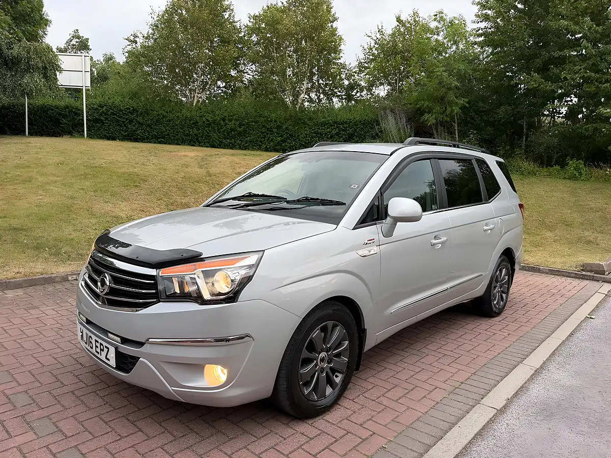 Used 2016 Ssangyong Turismo Elx Silver - Front View