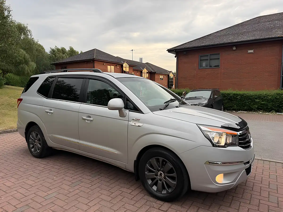 Used 2016 Ssangyong Turismo Elx Silver - Interior and Exterior details 10