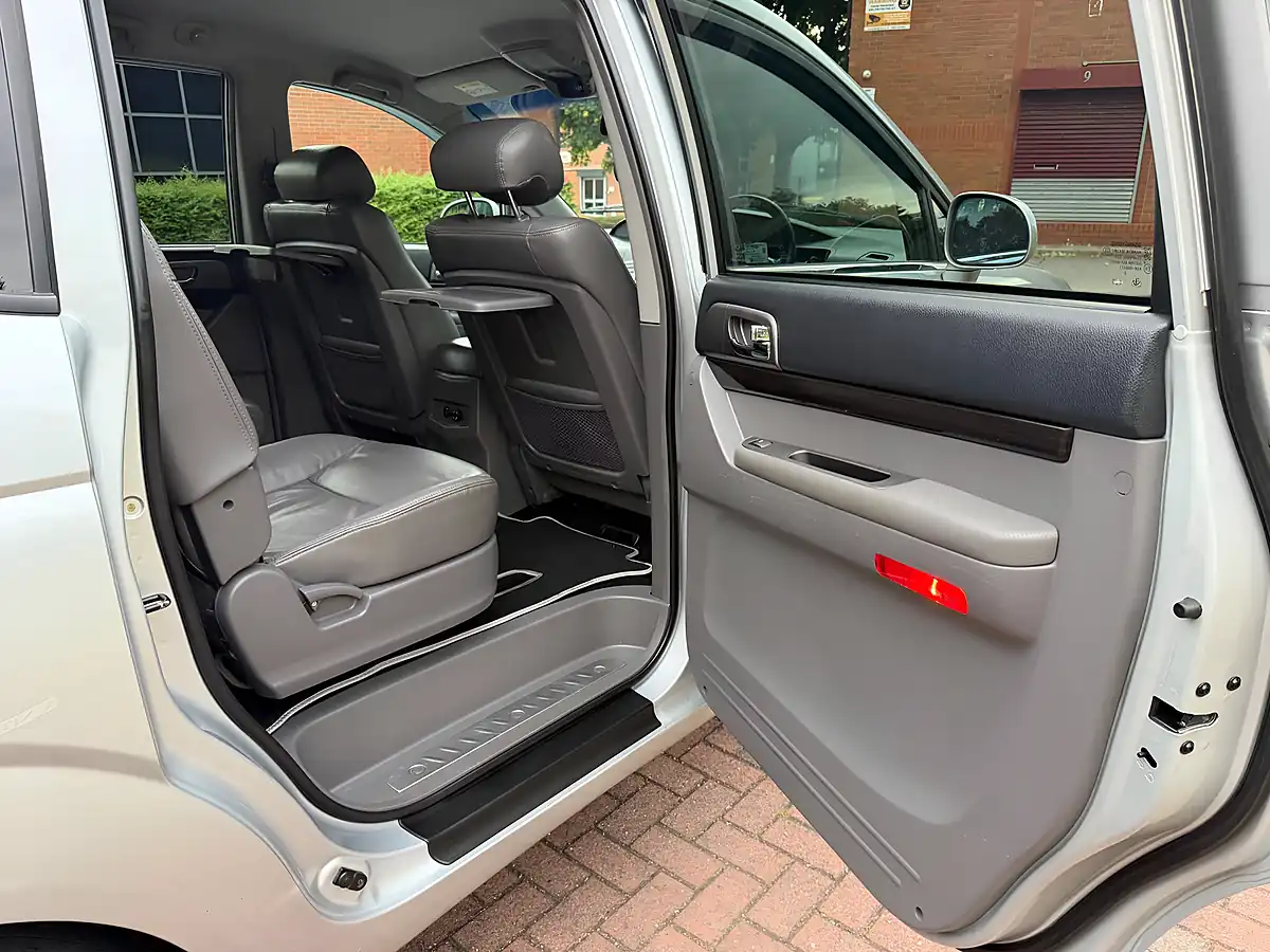 Used 2016 Ssangyong Turismo Elx Silver - Interior and Exterior details 14