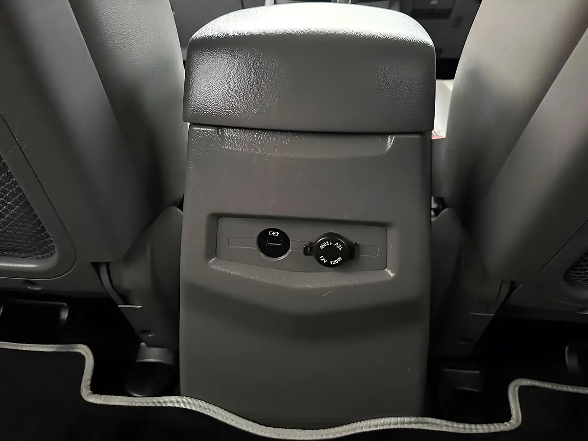 Used 2016 Ssangyong Turismo Elx Silver - Interior and Exterior details 15