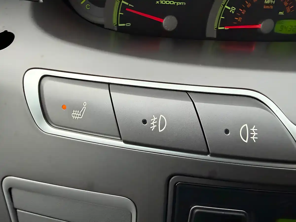 Used 2016 Ssangyong Turismo Elx Silver - Interior and Exterior details 18