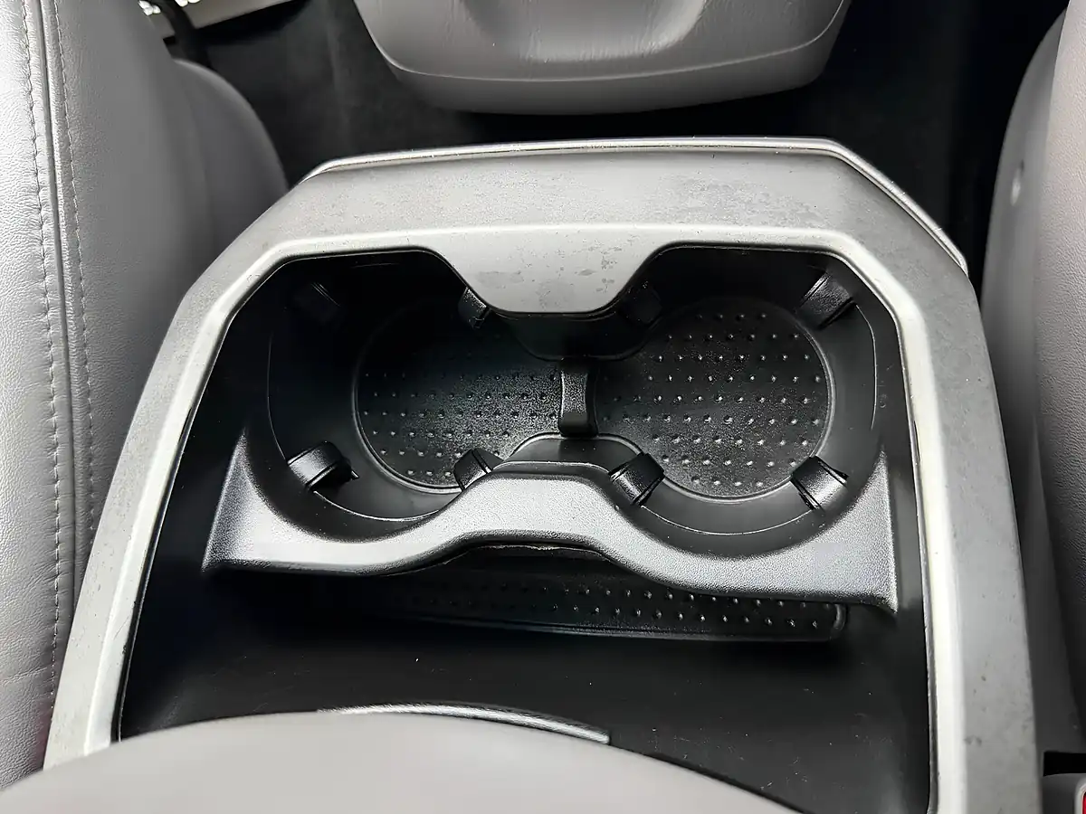 Used 2016 Ssangyong Turismo Elx Silver - Interior and Exterior details 19