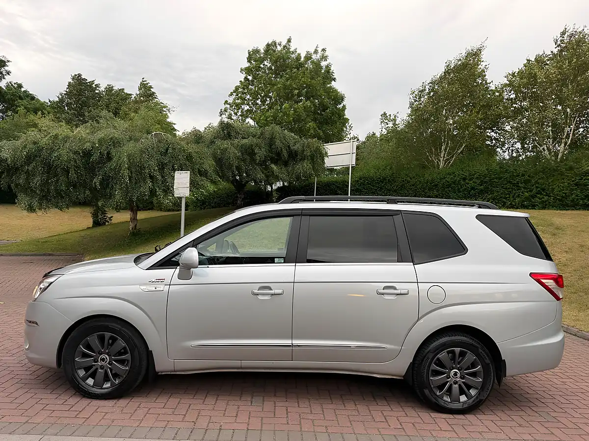 Used 2016 Ssangyong Turismo Elx Silver - Interior and Exterior details 6