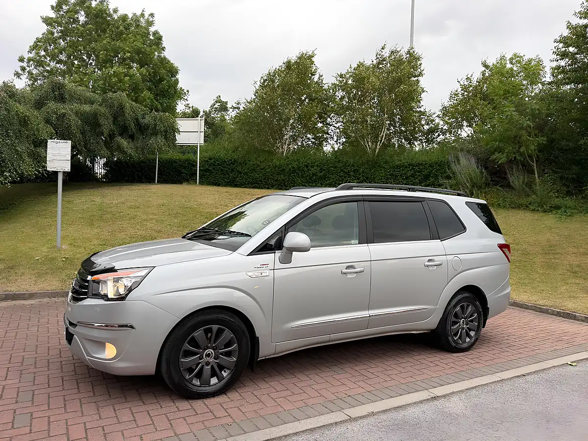 Used 2016 Ssangyong Turismo Elx Silver - Interior and Exterior details 9