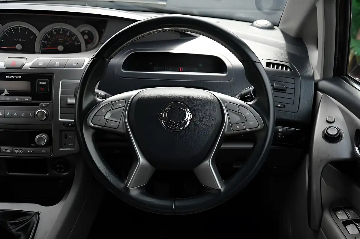 Used 2016 Ssangyong Turismo Ex Red - Interior and Exterior details 12