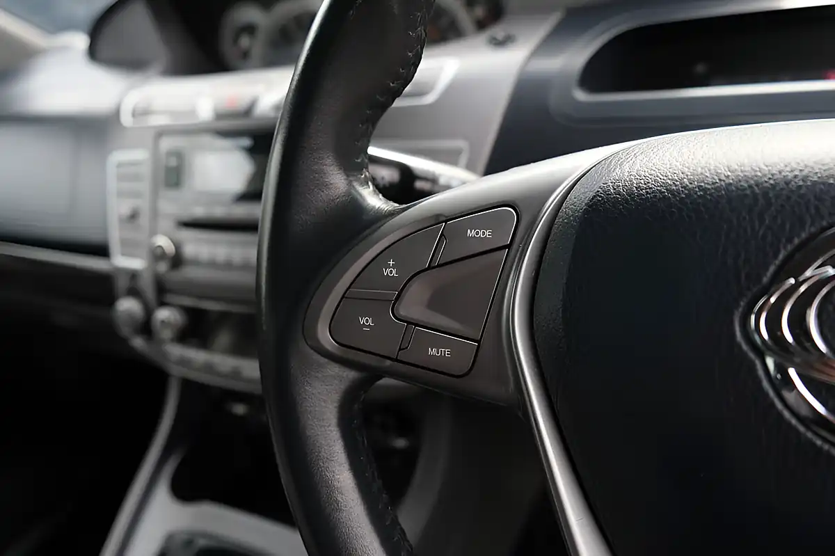 Used 2016 Ssangyong Turismo Ex Red - Interior and Exterior details 16