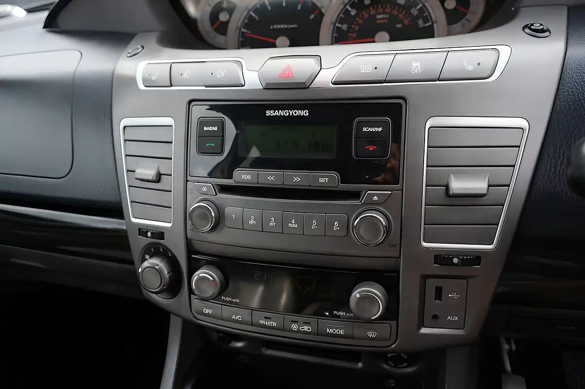 Used 2016 Ssangyong Turismo Ex Red - Interior and Exterior details 17