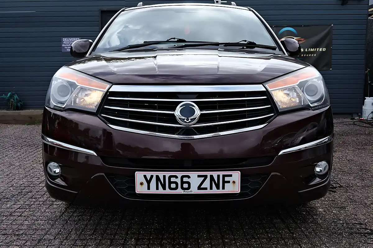 Used 2016 Ssangyong Turismo Ex Red - Interior and Exterior details 2