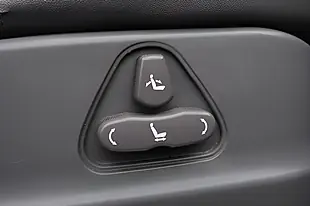 Used 2016 Ssangyong Turismo Ex Red - Interior and Exterior details 20