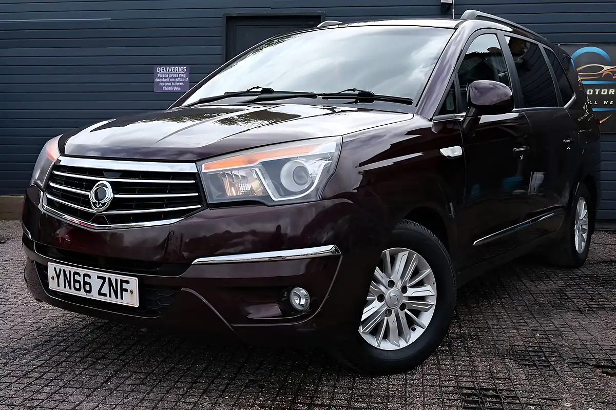 Used 2016 Ssangyong Turismo Ex Red - Interior and Exterior details 3