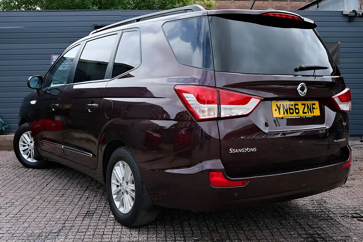 Used 2016 Ssangyong Turismo Ex Red - Interior and Exterior details 4