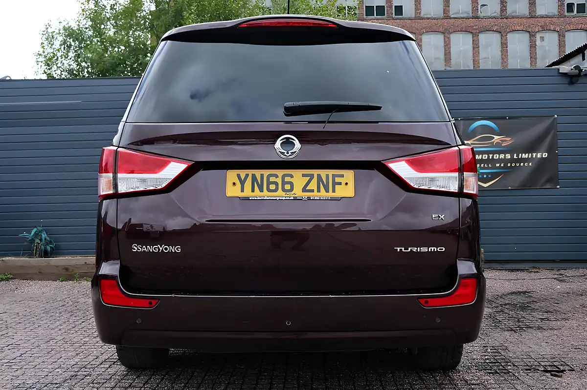 Used 2016 Ssangyong Turismo Ex Red - Interior and Exterior details 5