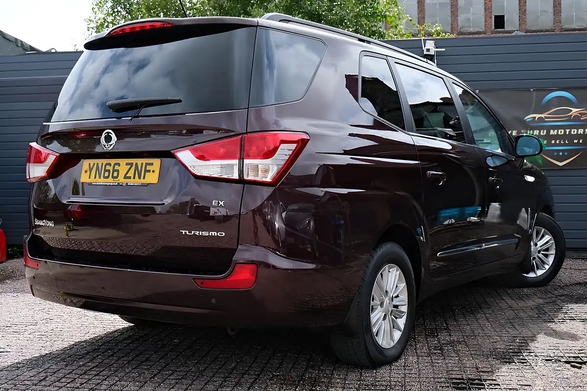 Used 2016 Ssangyong Turismo Ex Red - Interior and Exterior details 6