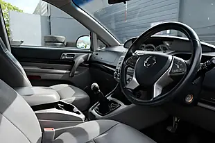 Used 2016 Ssangyong Turismo Ex Red - Interior and Exterior details 8