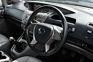 Used 2016 Ssangyong Turismo Ex Red - Interior and Exterior details 9