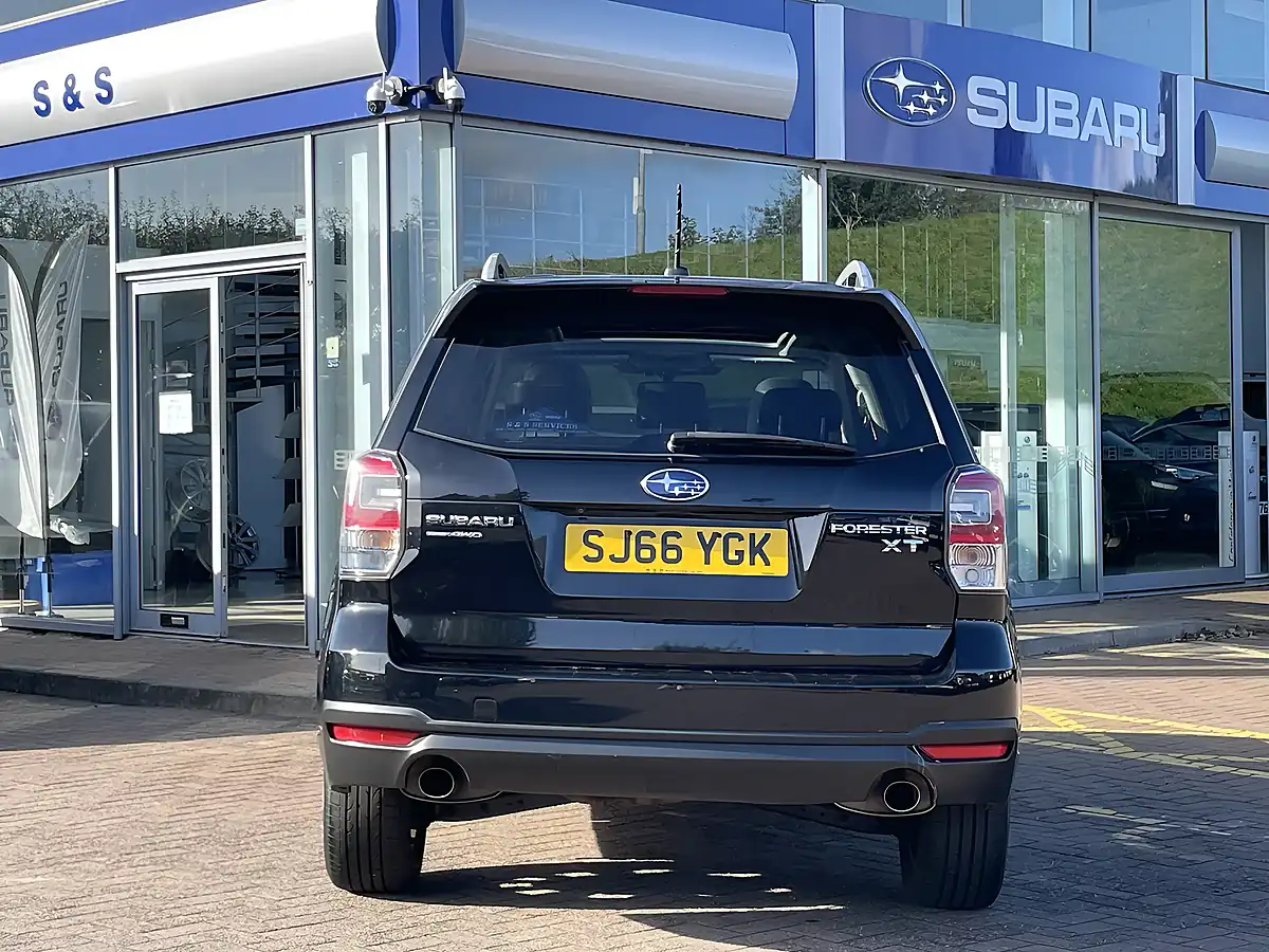 Used 2016 Subaru Forester Black - Interior and Exterior details 6