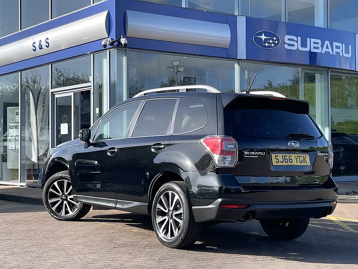 Used 2016 Subaru Forester Black - Interior and Exterior details 7