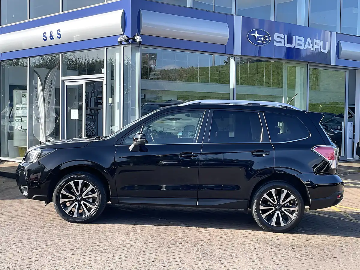 Used 2016 Subaru Forester Black - Interior and Exterior details 8