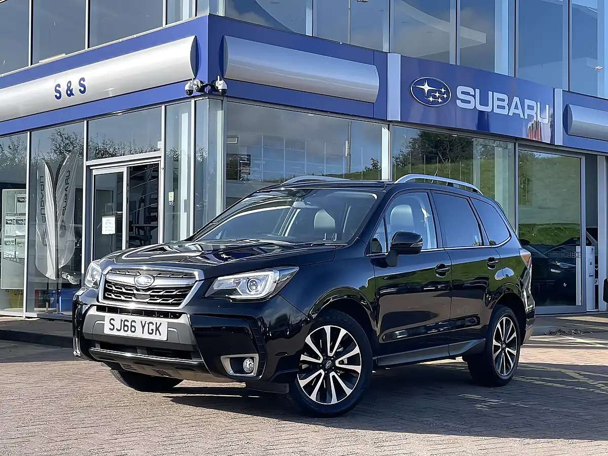Used 2016 Subaru Forester Black - Interior and Exterior details 9