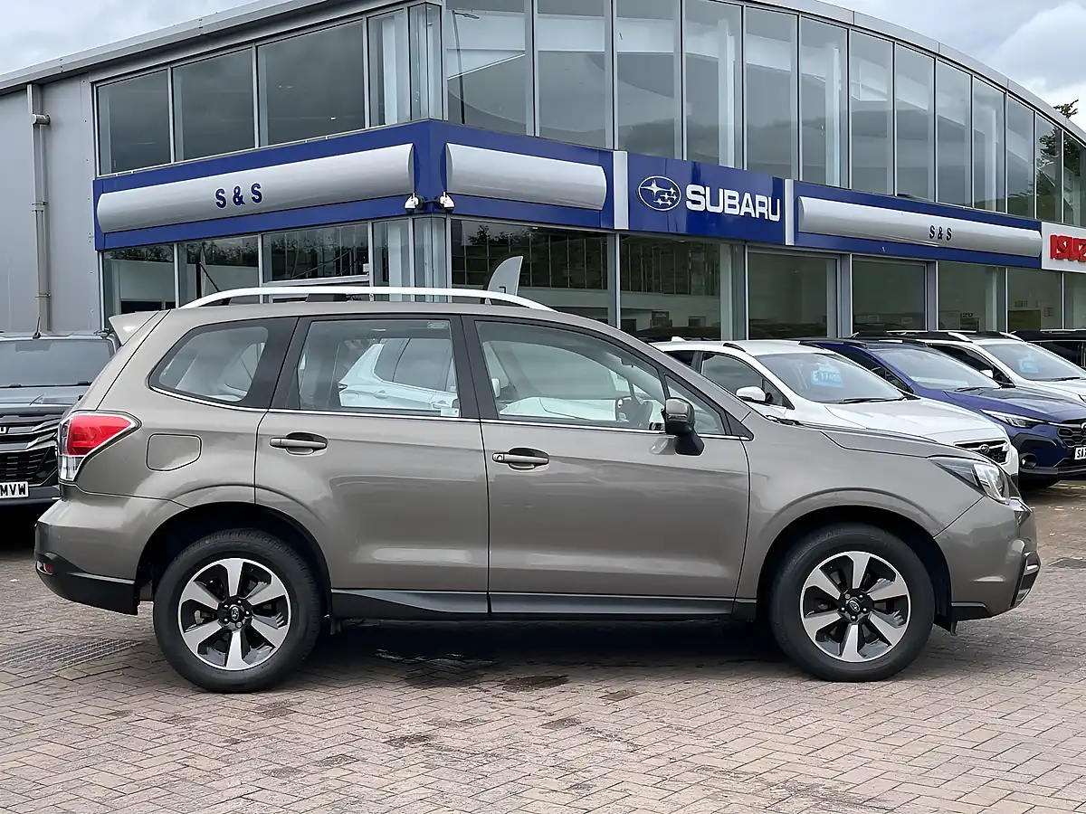Used 2016 Subaru Forester Gold - Interior and Exterior details 3