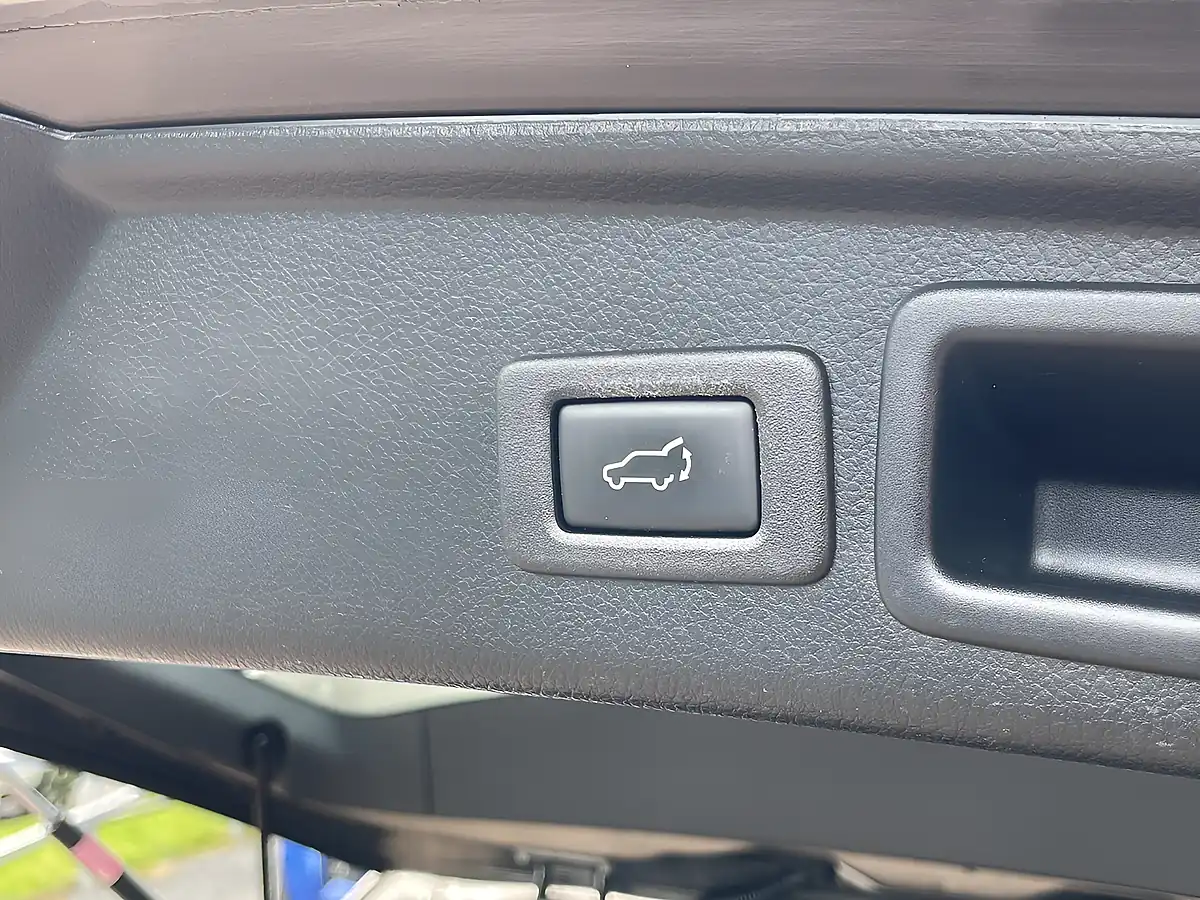 Used 2016 Subaru Forester Gold - Interior and Exterior details 8