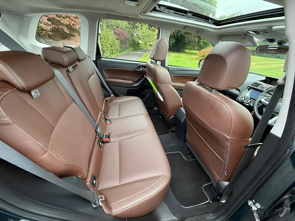 Used 2016 Subaru Forester Xc Hunter Pack Green - Interior and Exterior details 17