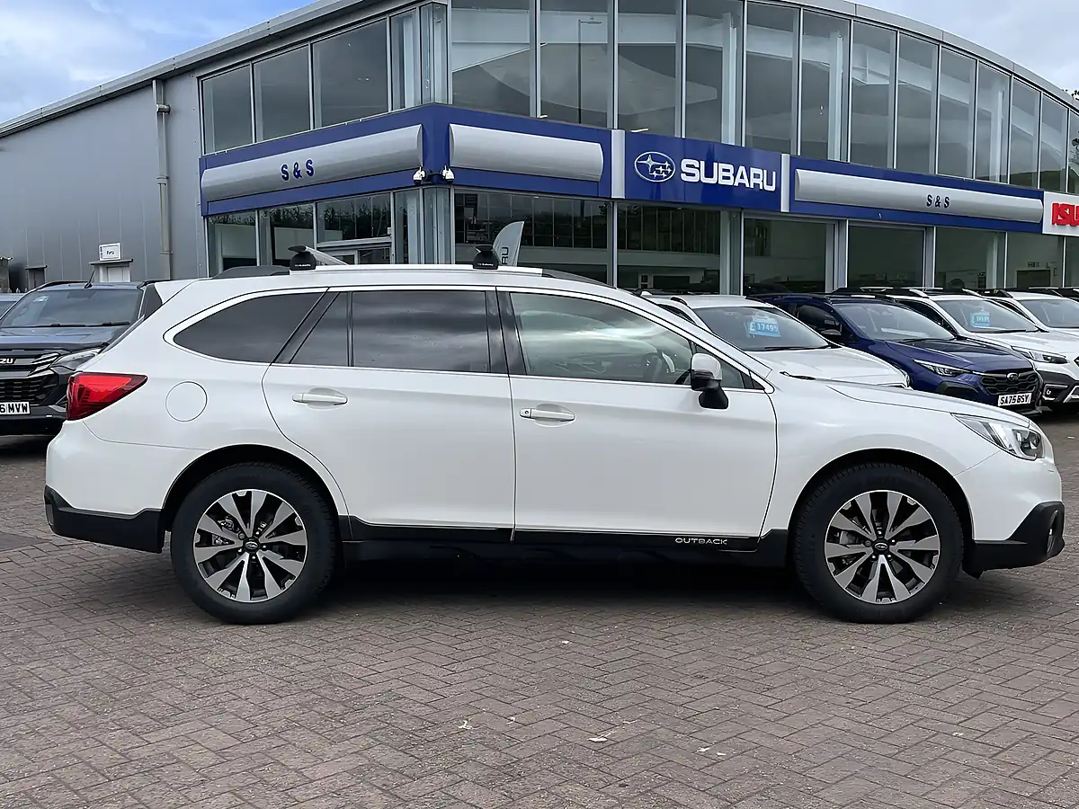 Used 2016 Subaru Outback Se Premium White - Interior and Exterior details 4