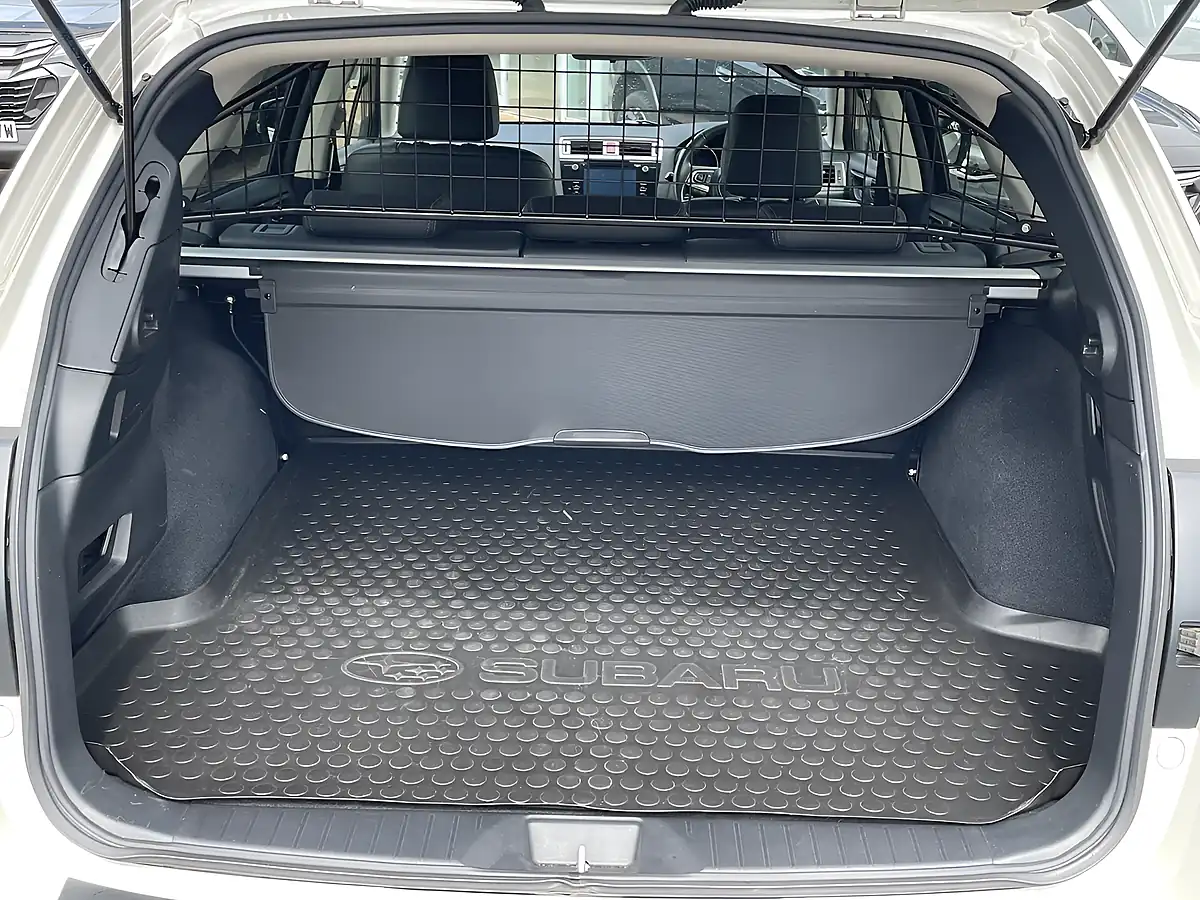 Used 2016 Subaru Outback Se Premium White - Interior and Exterior details 8