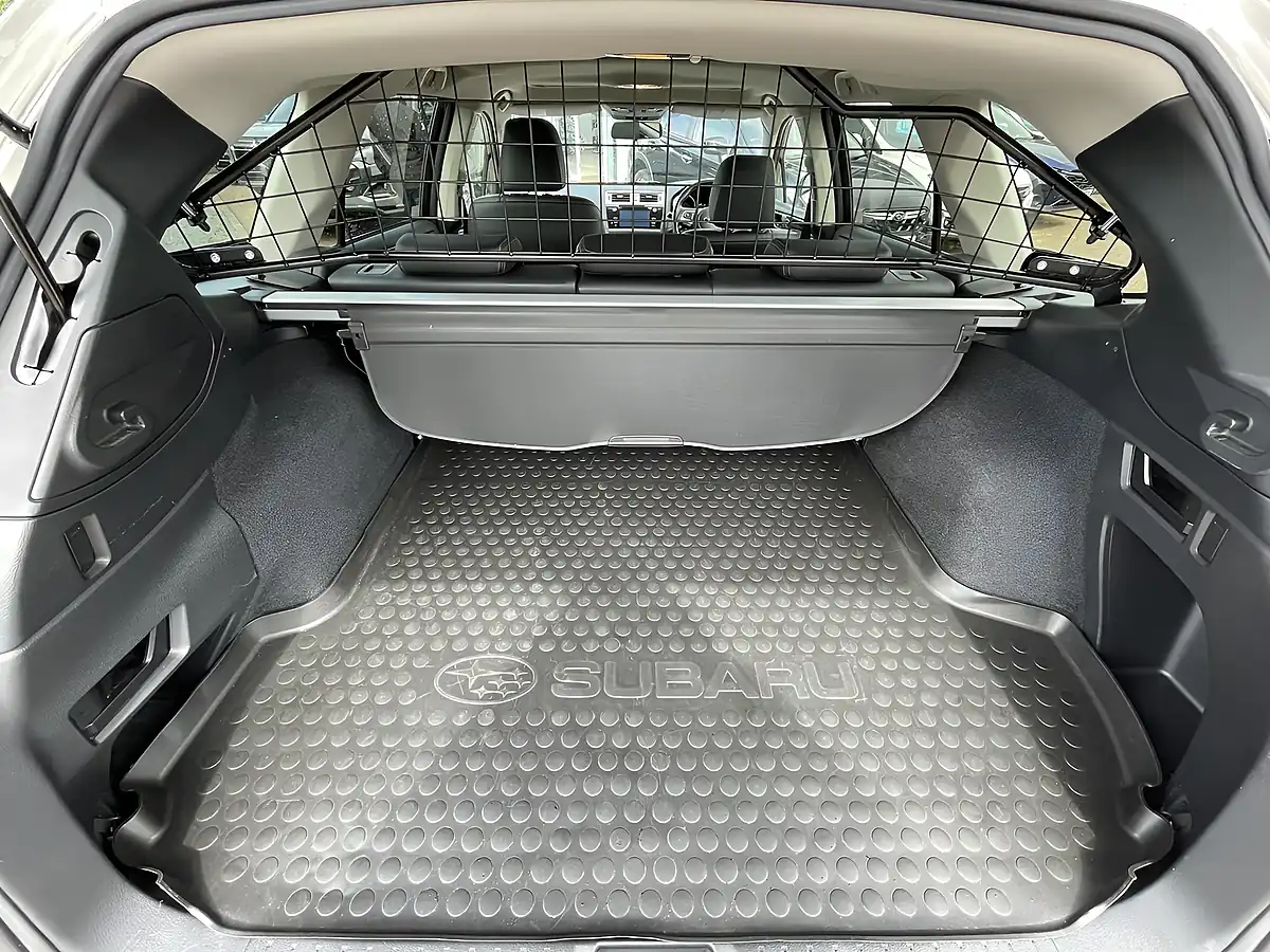 Used 2016 Subaru Outback Se Premium White - Interior and Exterior details 9