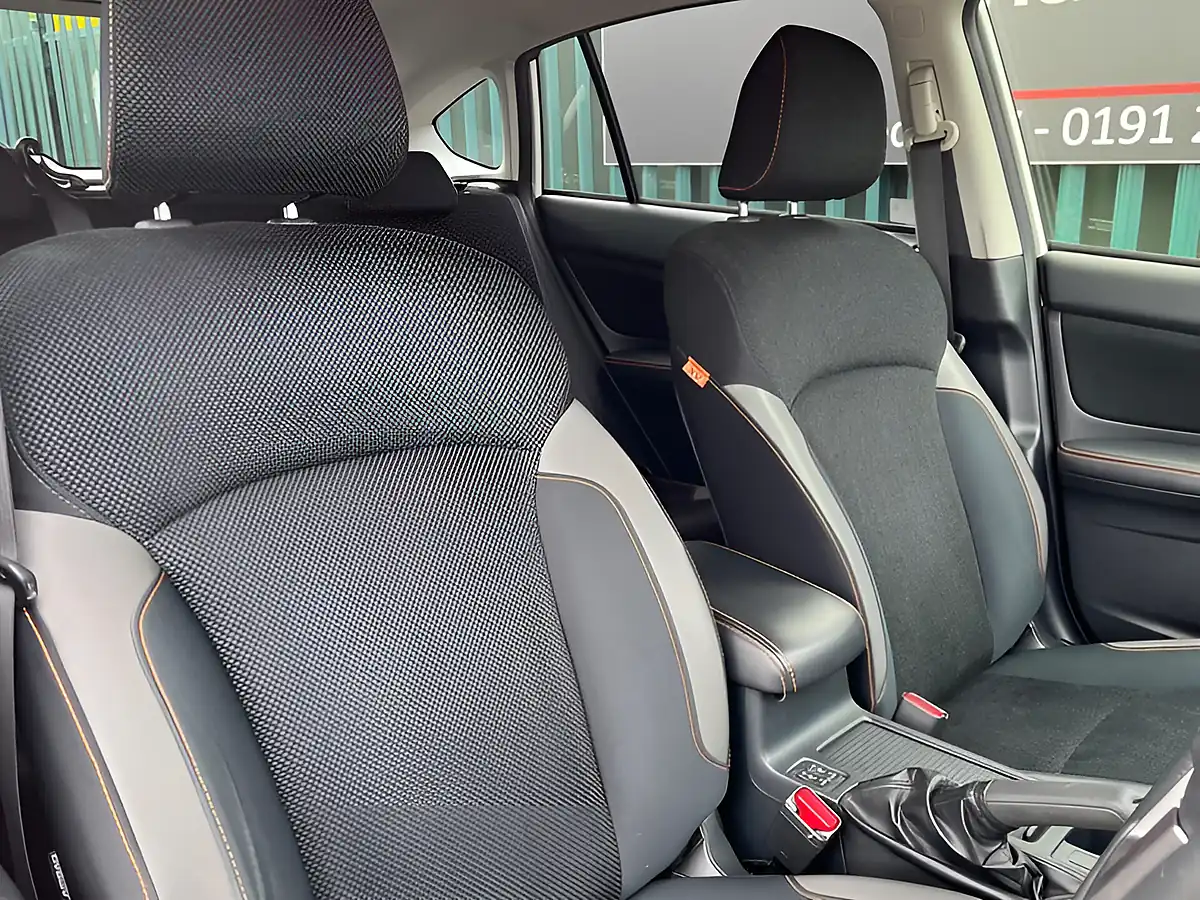 Used 2016 Subaru Xv I Se White - Interior and Exterior details 17