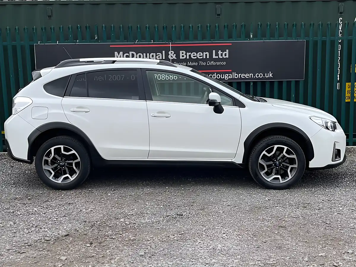 Used 2016 Subaru Xv I Se White - Interior and Exterior details 6