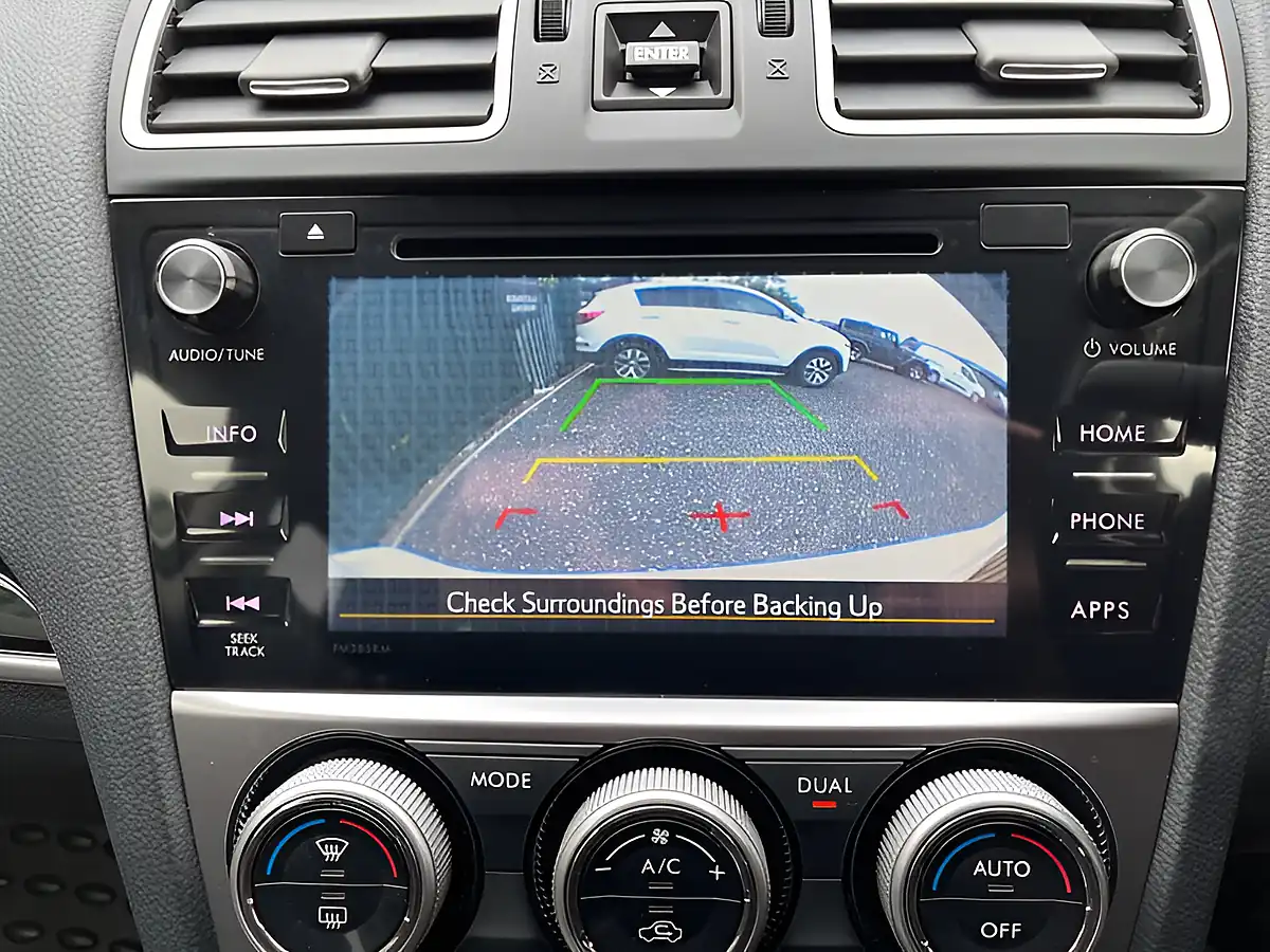 Used 2016 Subaru Xv I Se White - Interior and Exterior details 11
