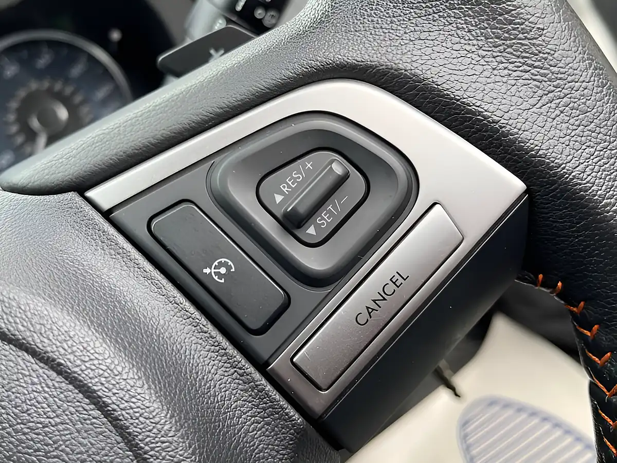 Used 2016 Subaru Xv I Se White - Interior and Exterior details 15