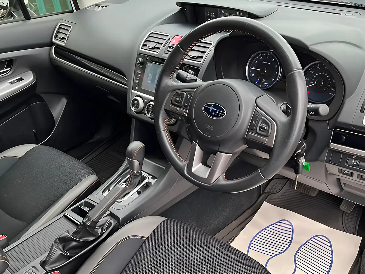 Used 2016 Subaru Xv I Se White - Interior and Exterior details 9